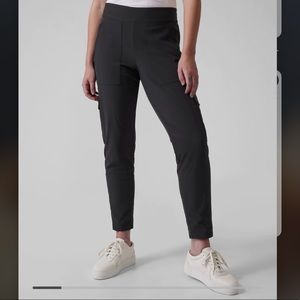 Athleta Chelsea Cargo Pant. Size 8P